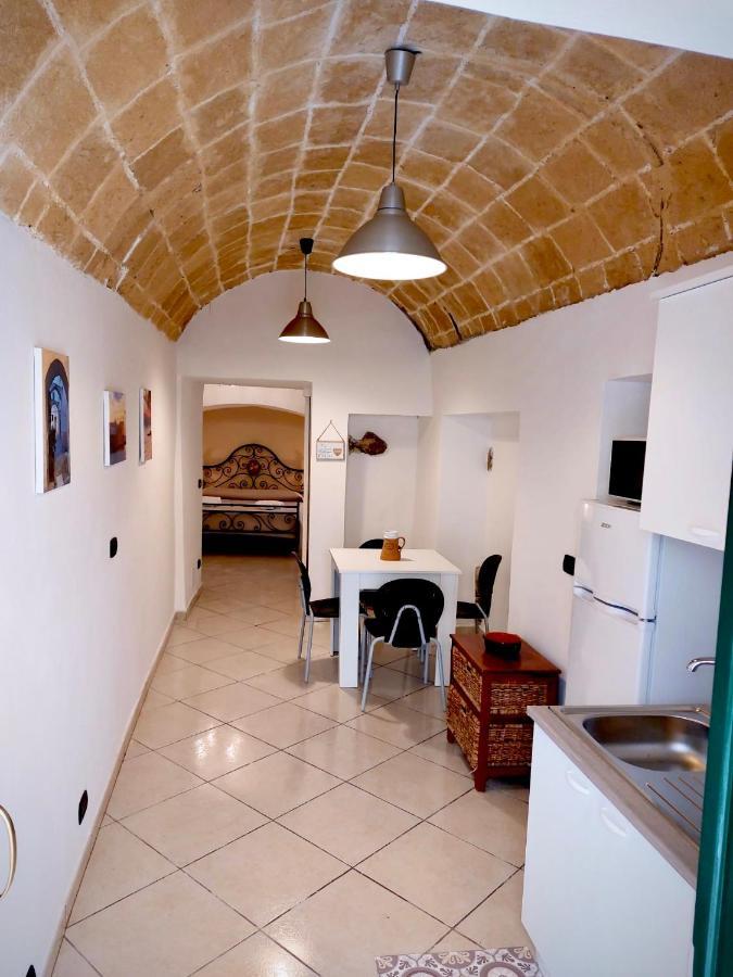 Corte Vico Palmisano Centro Storico Gallipoli Exterior foto