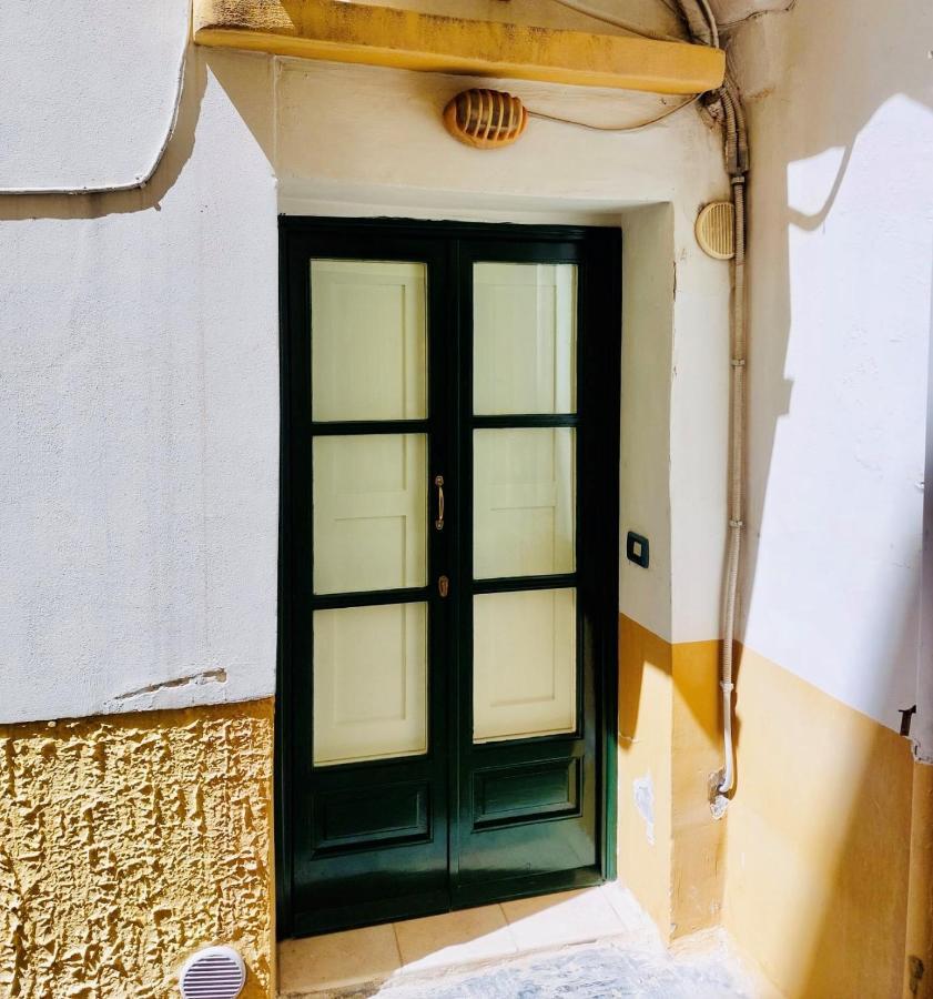 Corte Vico Palmisano Centro Storico Gallipoli Exterior foto